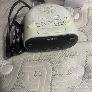 Sony Dream Machine AM/FM Dual Alarm White Clock Radio Model ICF-C318